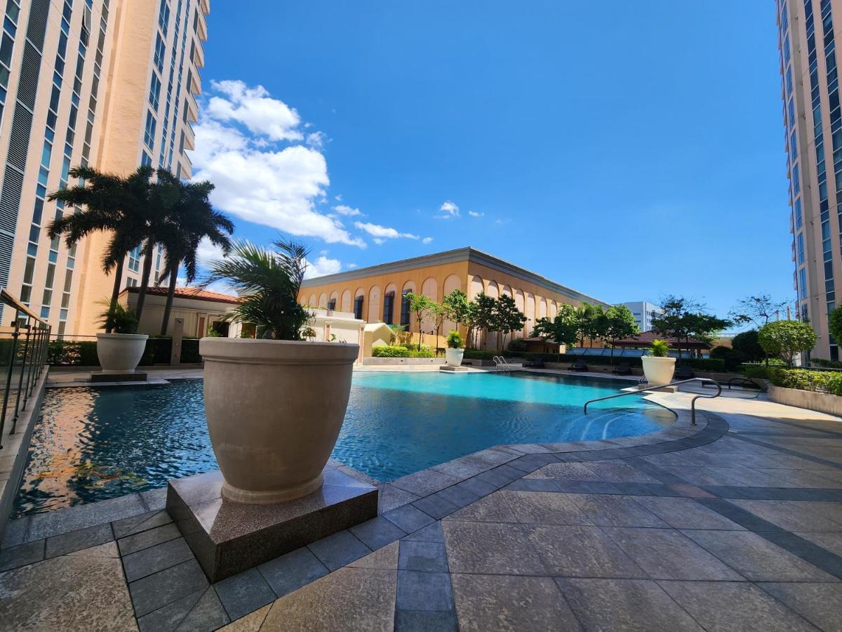Spacious Cozy Suite At The Venice Mall With Free Parking And Washing Machine (Adults Only) Taguig Exterior foto
